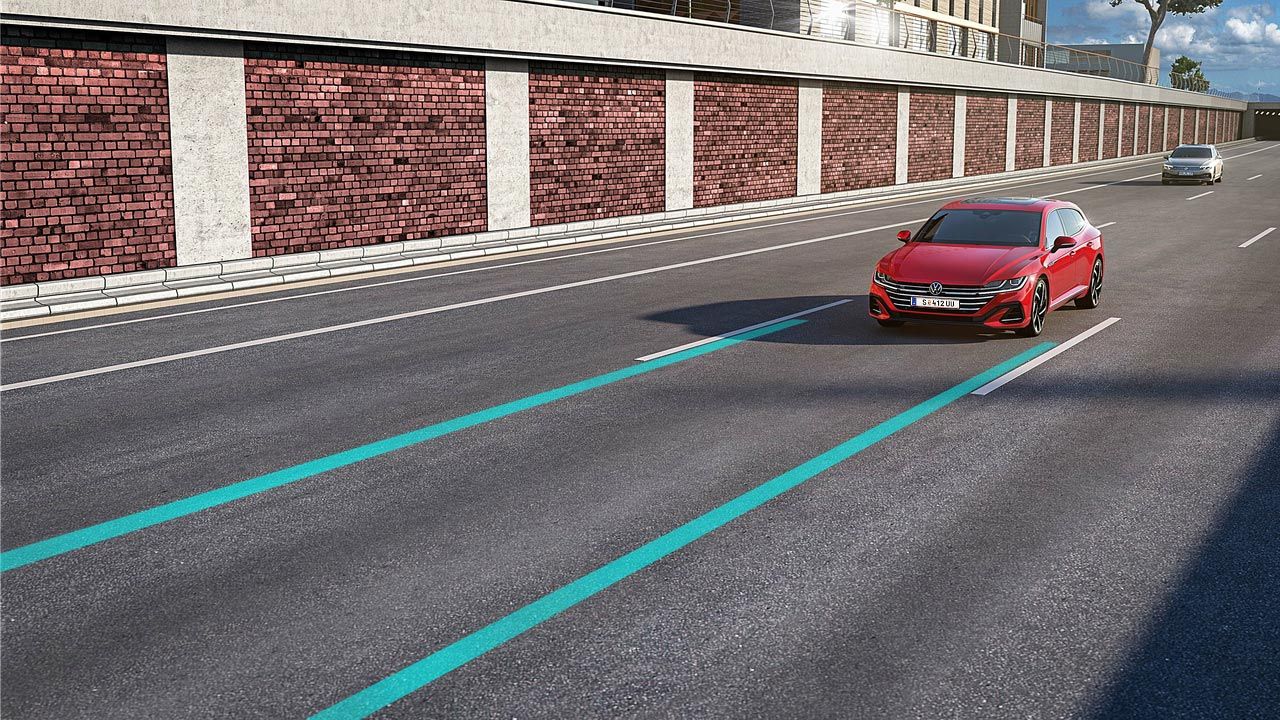 Spurhalte und Spurwechselassistent am Beispiel des Arteon Shooting Brake 
