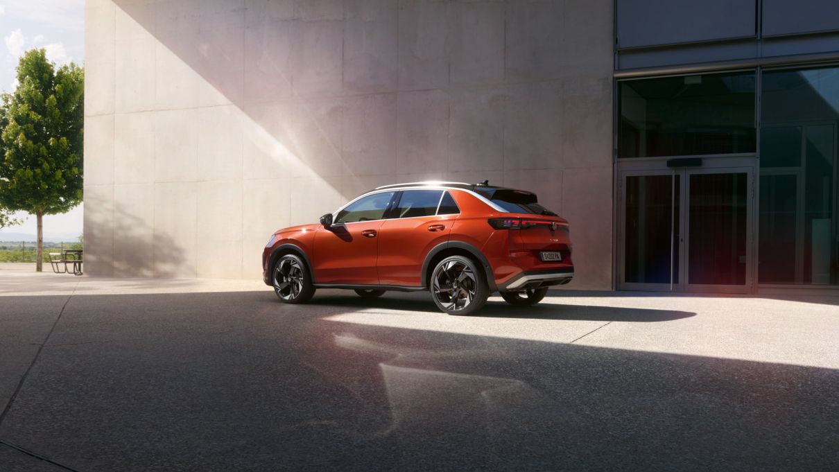Piros T-Roc napfényes placcon