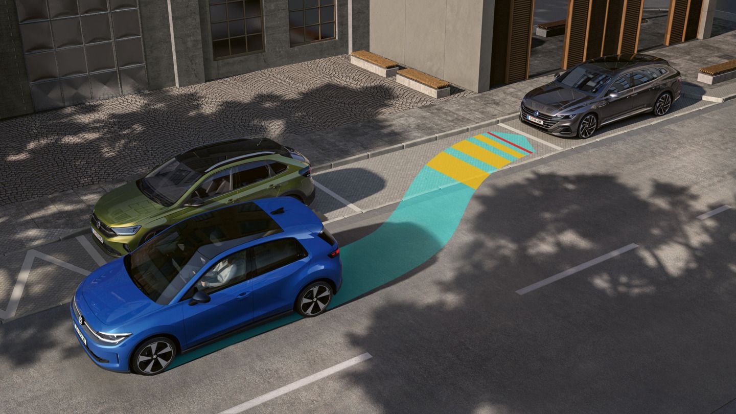 Az illusztráció sematikusan, egy VW ID. Polo példáján mutatja be a parkolássegítő rendszer memóriafunkciójának működését.