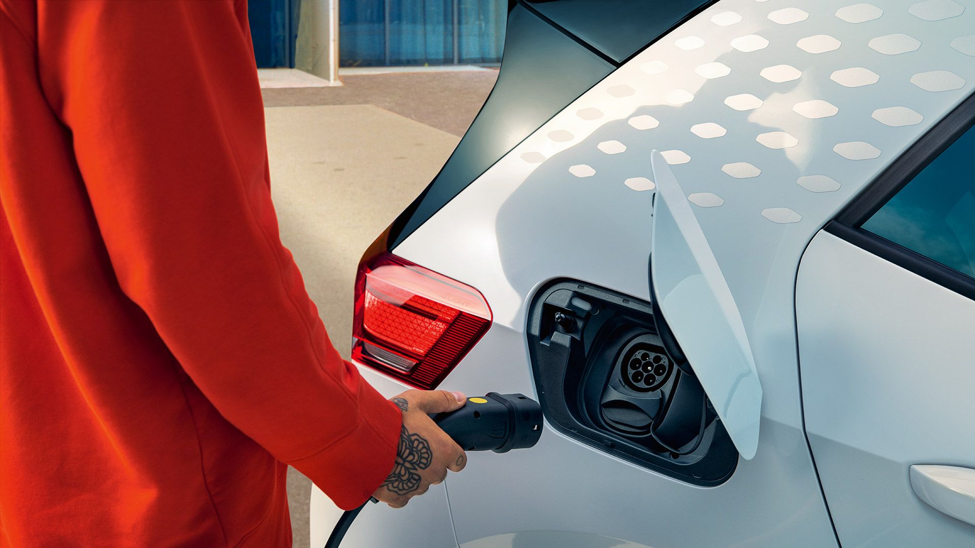 Ladestecker wird an den VW ID.3 angeschlossen