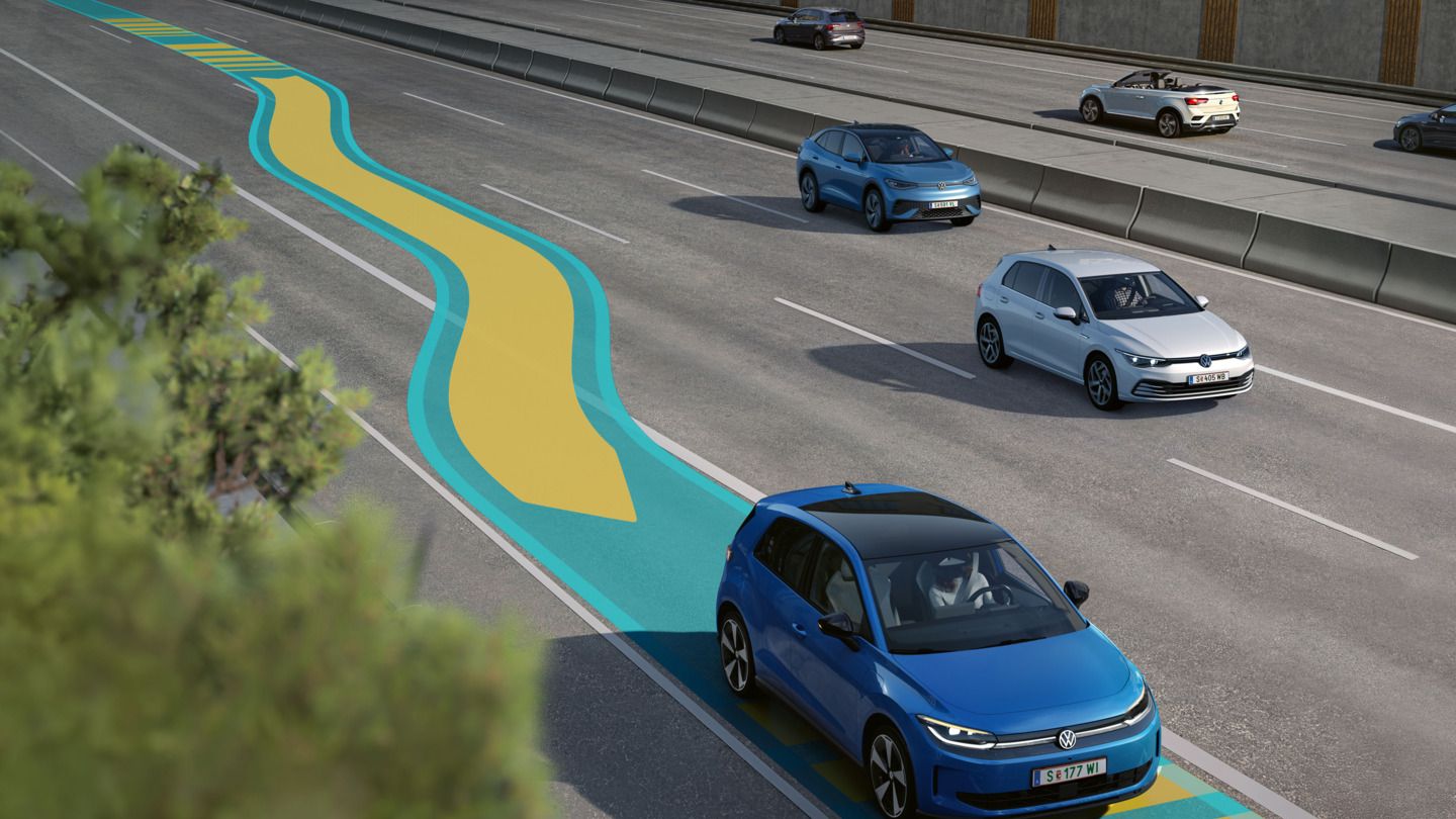 Az illusztráció sematikusan, egy kék VW ID. Polo példáján mutatja be az Emergency Assist működését.