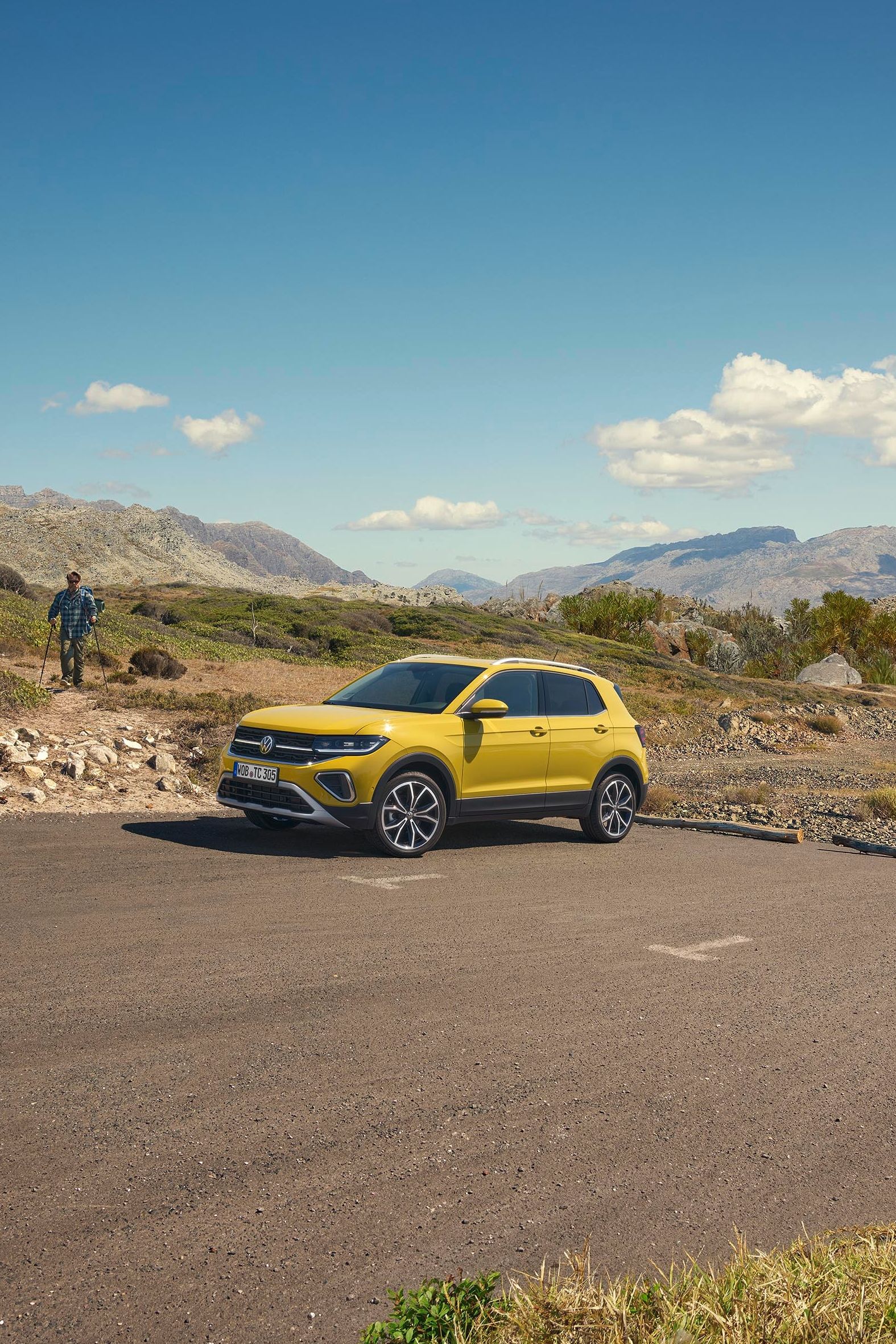 Sárga T-Cross hegyvidékes környezetben