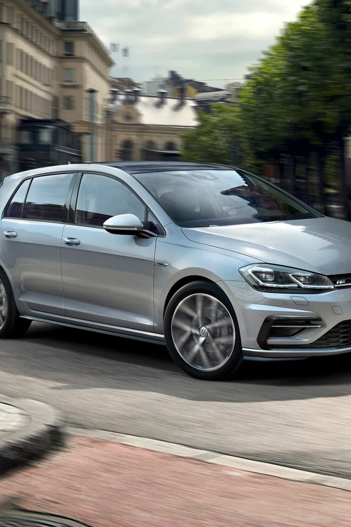 vw golf gelb seitenansicht kurkuma