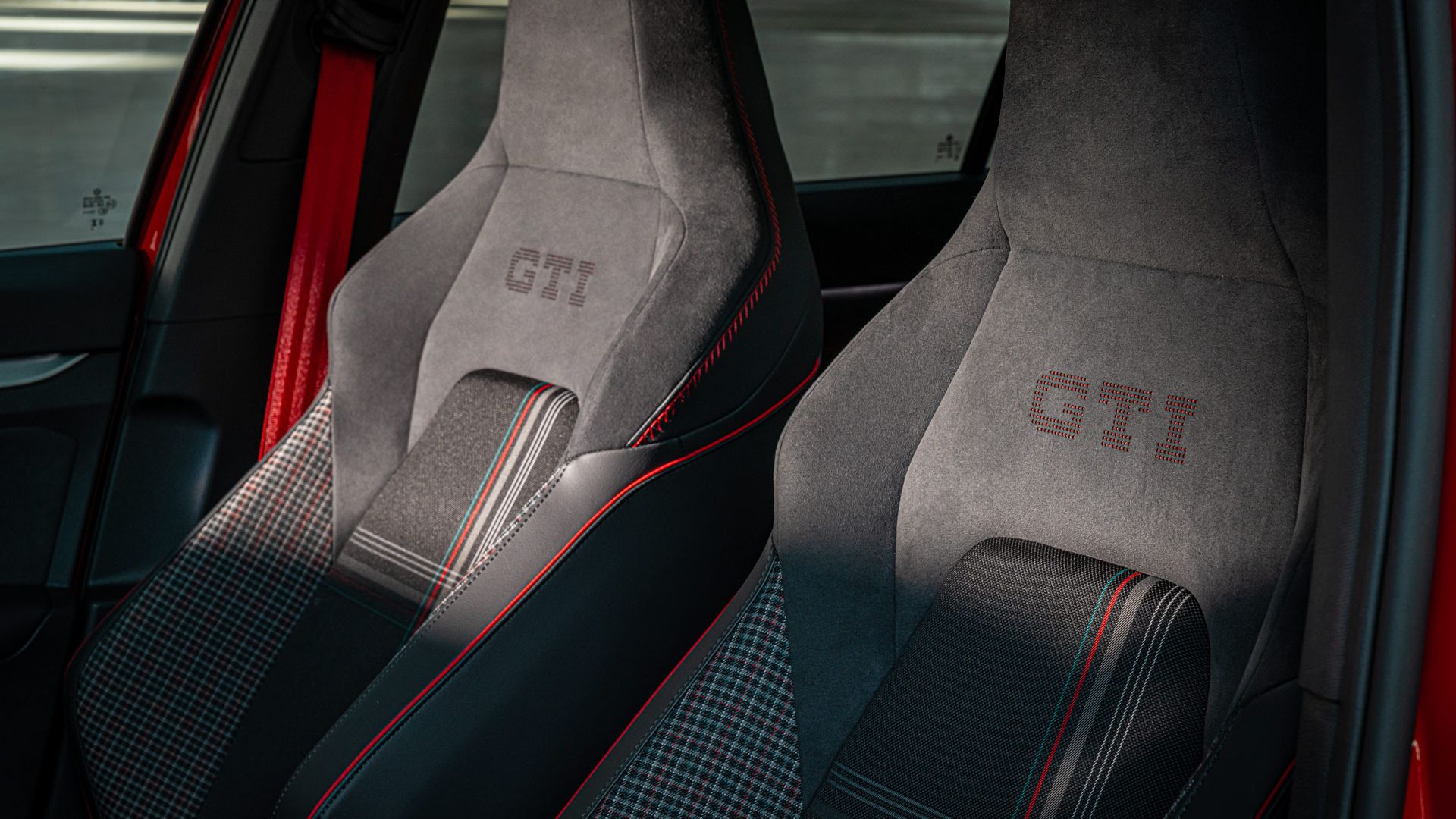 GTI feliratú sport ülések