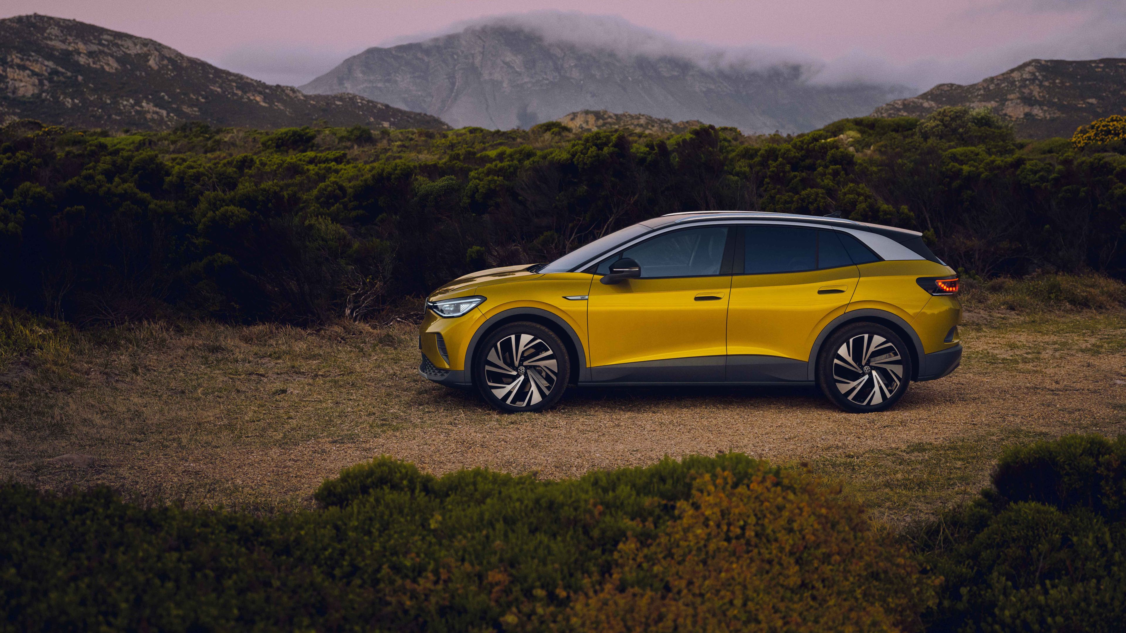 Volkswagen ID.4 hegyvidéki táj előtt