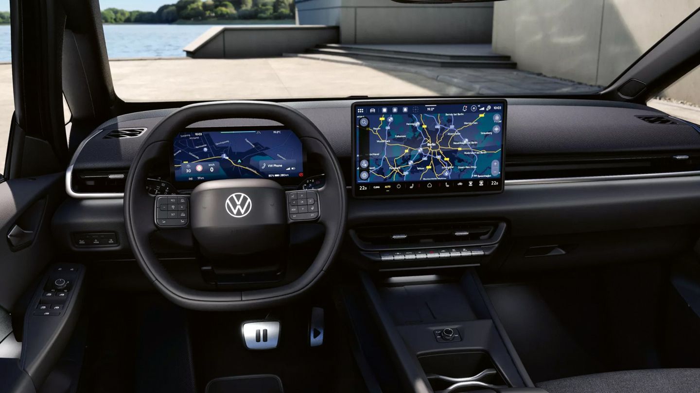 A VW ID.3 Neo Style műszerfala multifunkciós kormánykerékkel és kijelzőkkel.