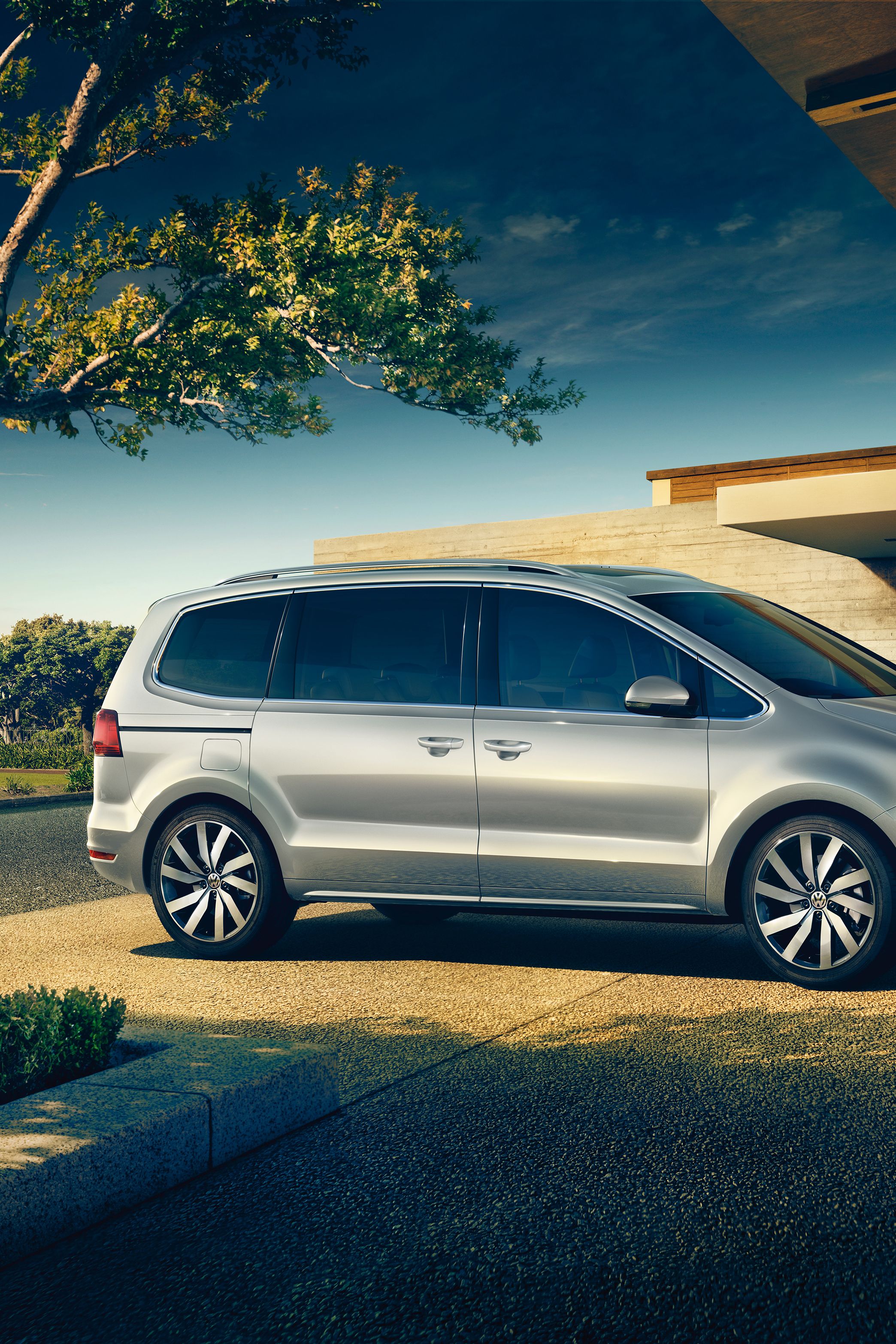 vw touran van seitenansicht