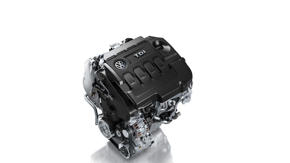 vw volkswagen passat blau mobiler schluesser frau
