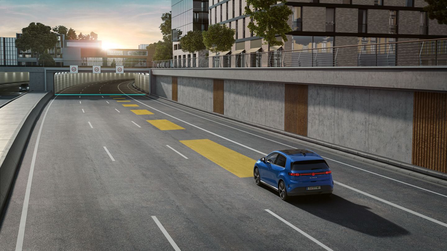 Az illusztráció sematikusan, egy VW ID. Polo példáján mutatja be az automatikus távolságszabályozás működését.